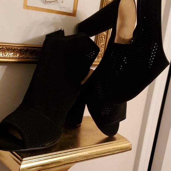 Forever Beso Black Faux Suede Heels - Picture 3 of 7